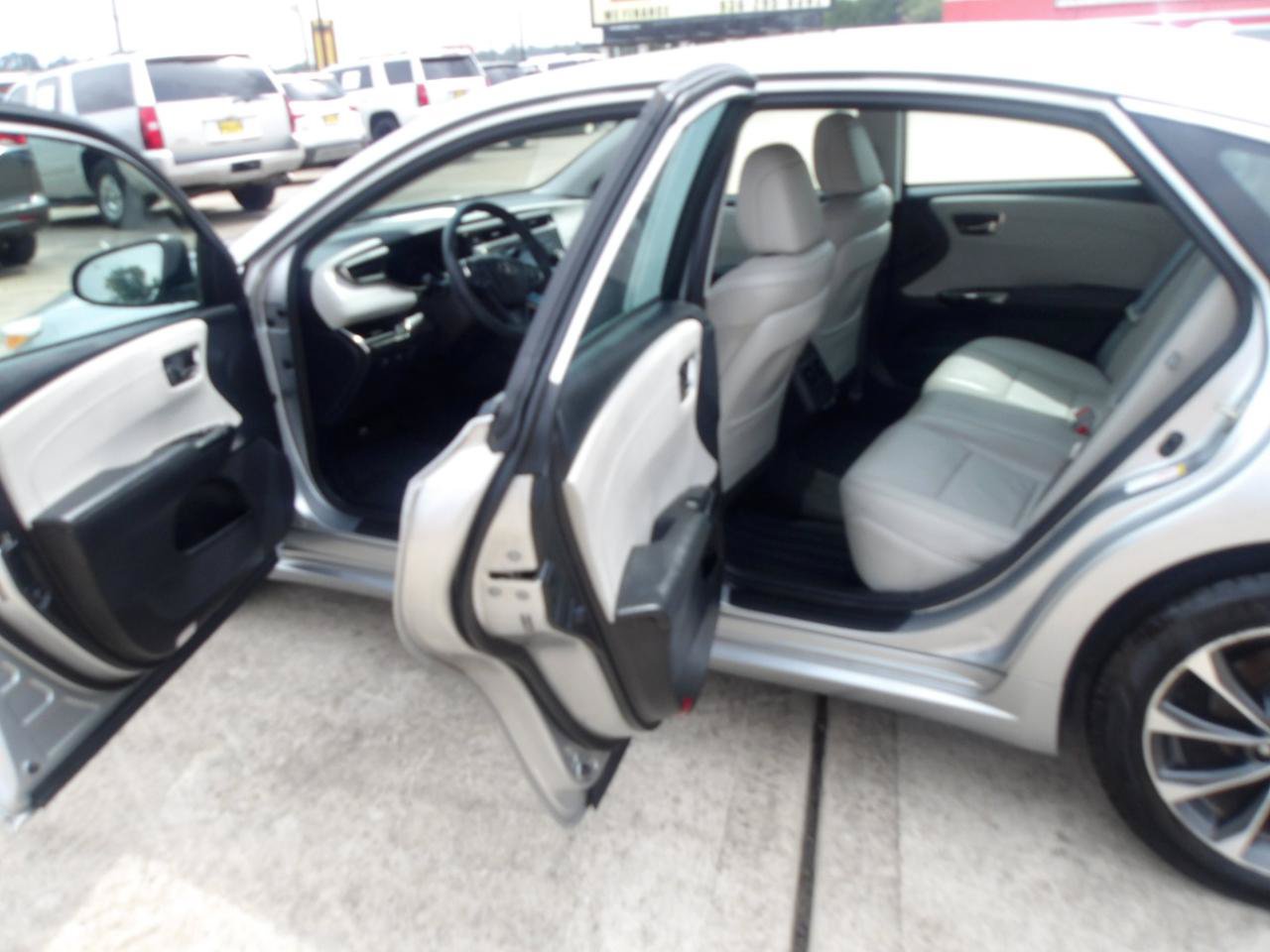 Used 2016 Toyota Avalon XLE FWD image 15