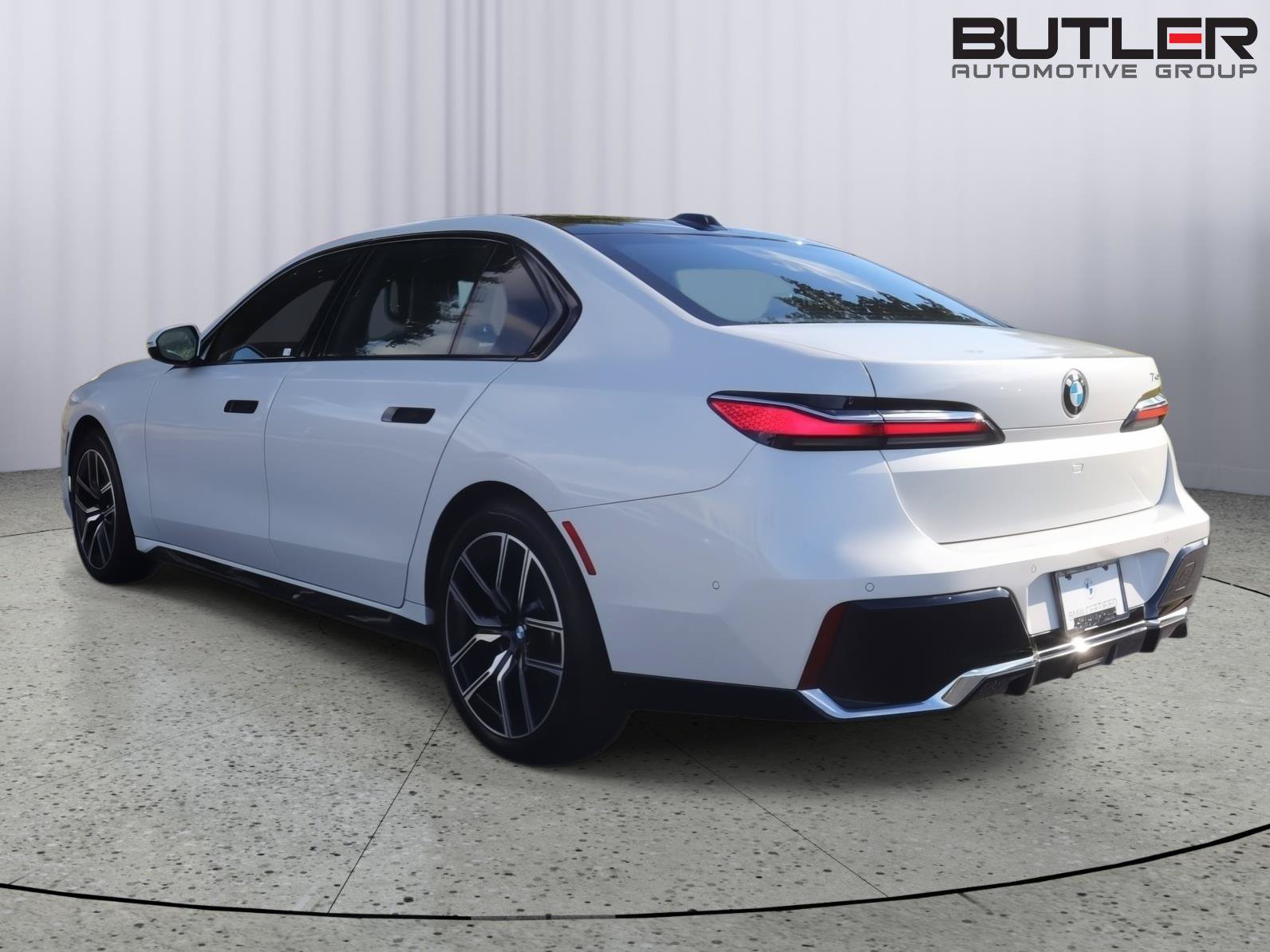 Used 2023 BMW 740i RWD image 4