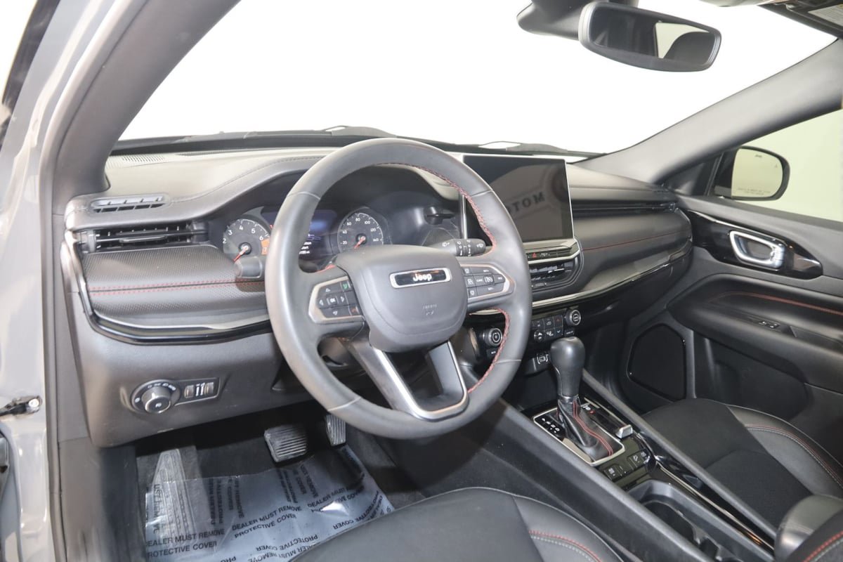 Used 2023 Jeep Compass Trailhawk w/ Trailhawk Convenience Group AWD/4WD image 25