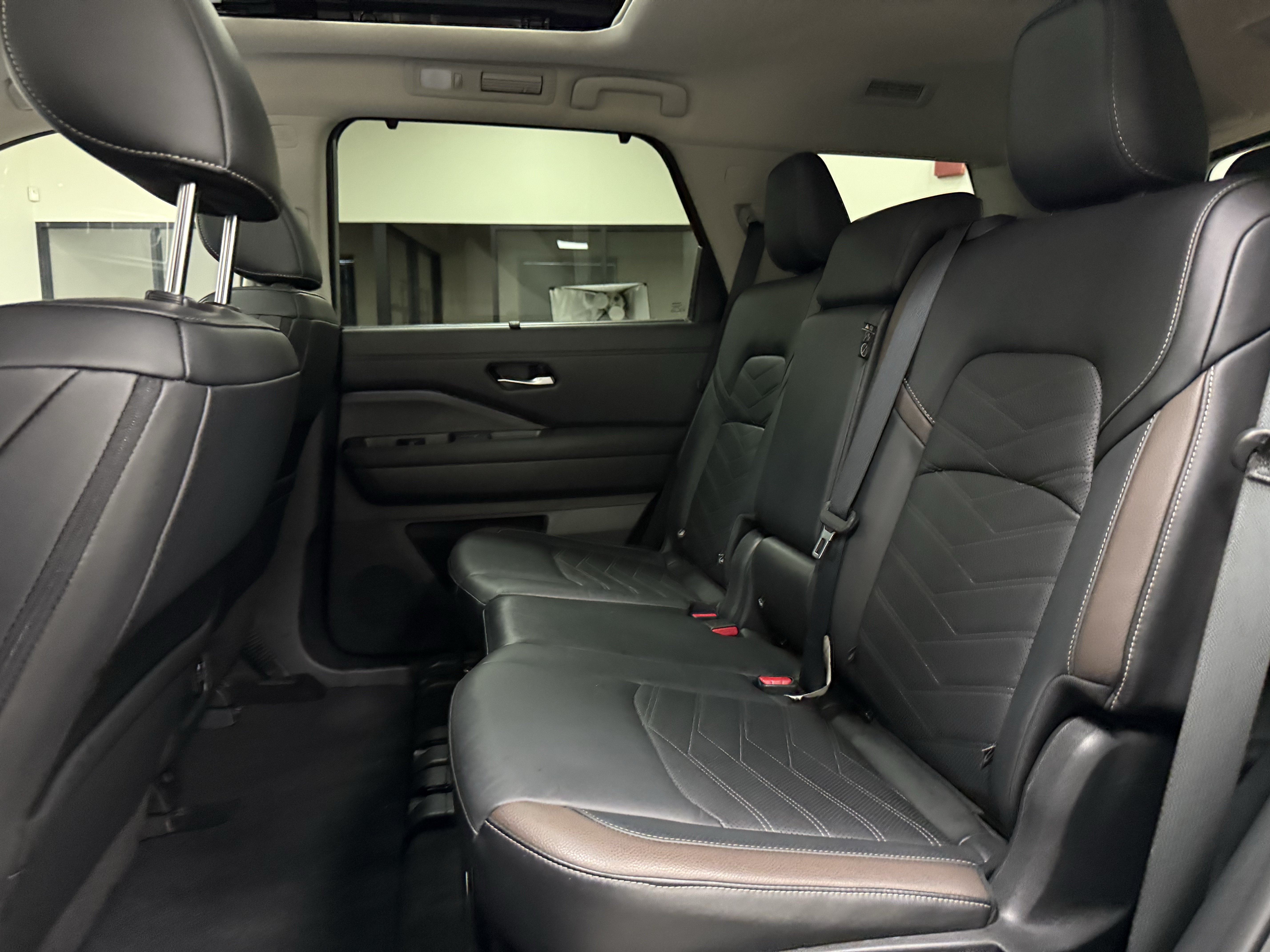 Used 2025 Nissan Pathfinder Platinum w/ Cargo Package AWD/4WD image 15