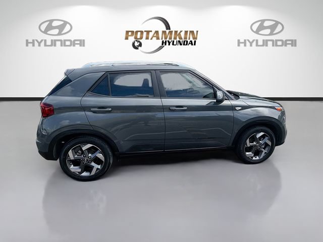 Certified 2024 Hyundai Venue SEL FWD image 4