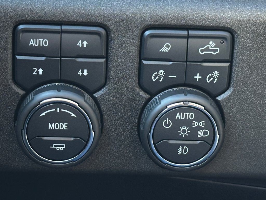 Used 2024 Chevrolet Silverado 1500 High Country AWD/4WD image 19