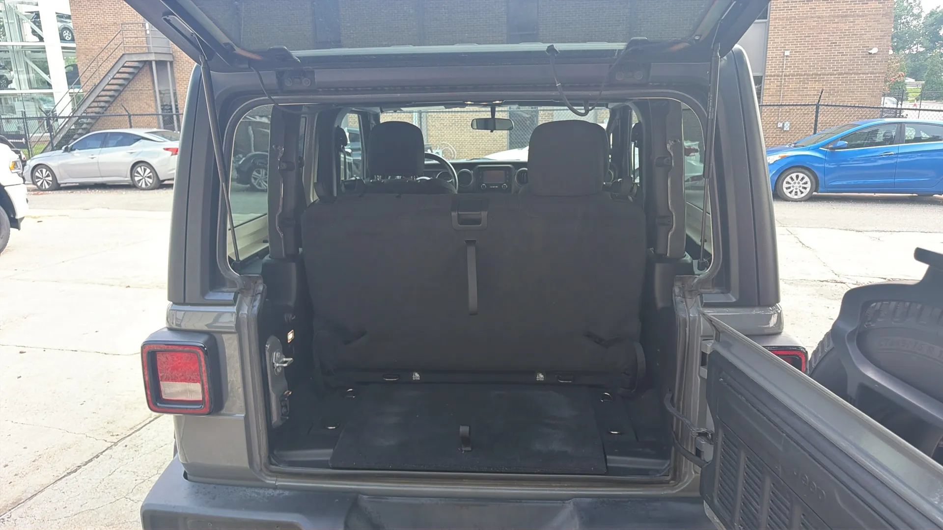 Used 2020 Jeep Wrangler Sport AWD/4WD image 5