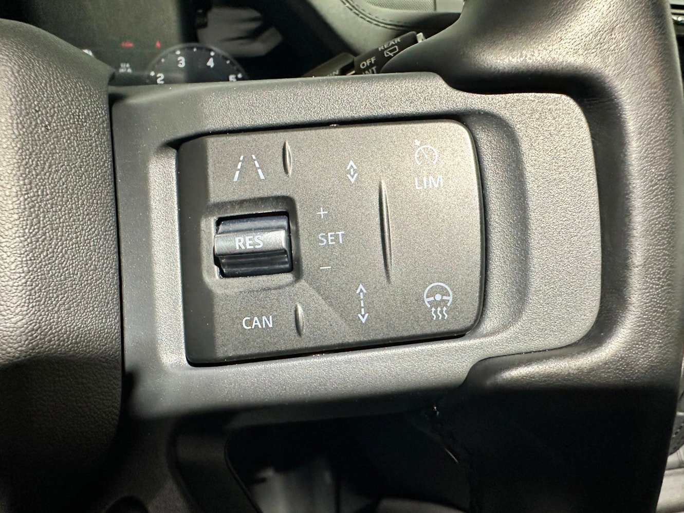 Used 2024 Land Rover Defender 130 X-Dynamic SE AWD/4WD image 18