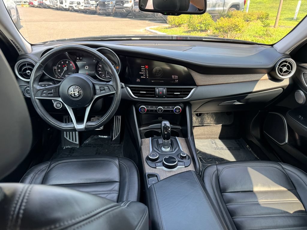 Used 2017 Alfa Romeo Giulia Ti w/ TI Lusso Package AWD/4WD image 12