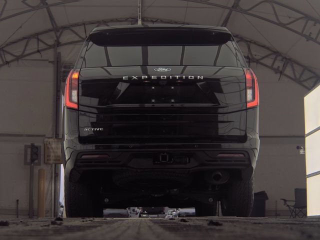 Used 2025 Ford Expedition Active AWD/4WD image 3