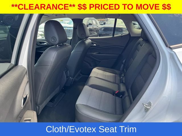 Used 2025 Chevrolet Trax LT FWD image 17