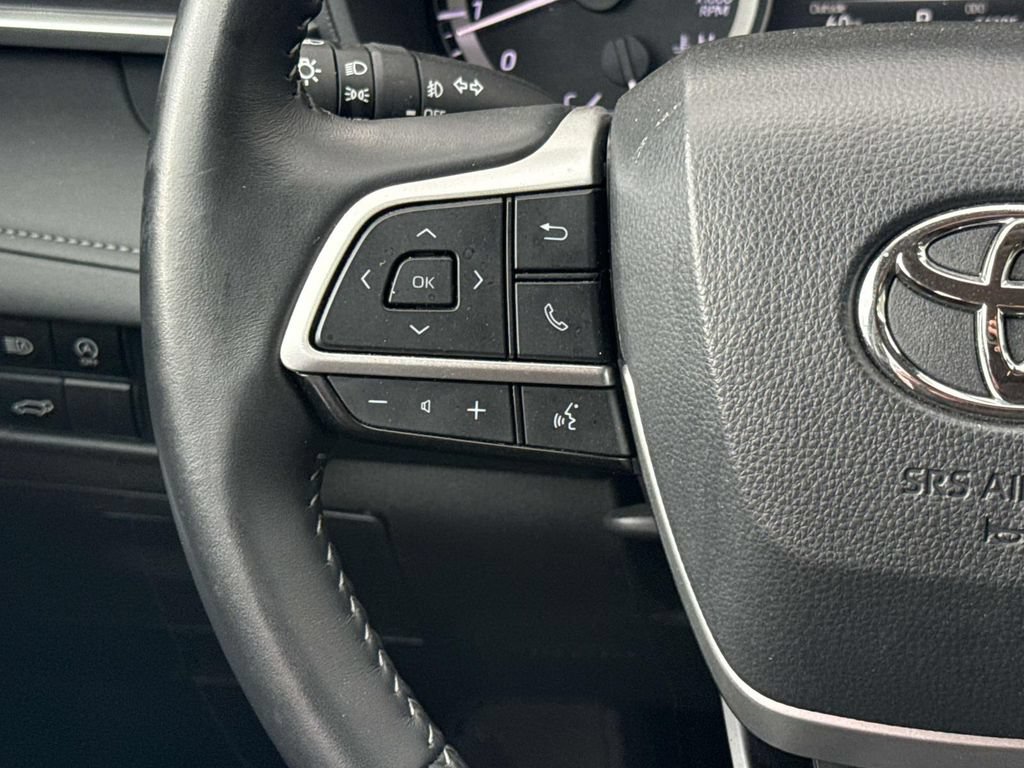 Used 2025 Toyota Highlander LE FWD image 15