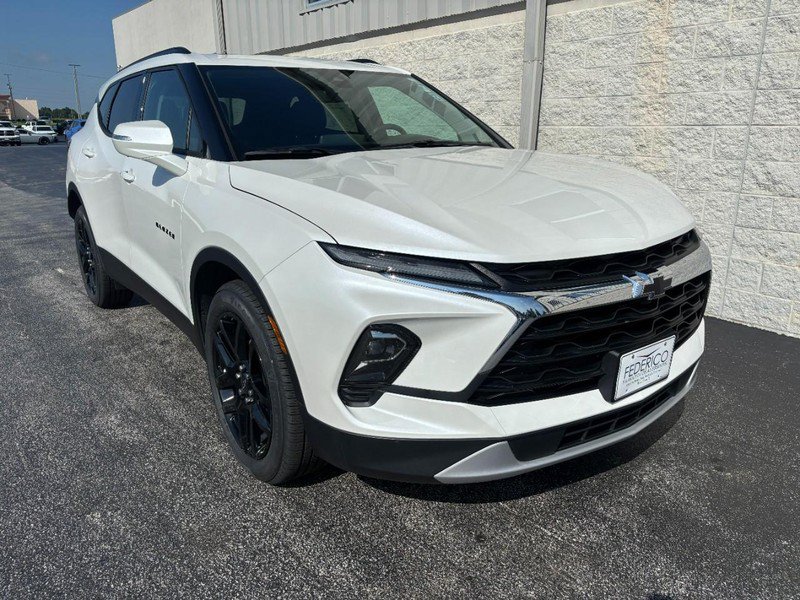 Used 2024 Chevrolet Blazer LT w/ Sound & Technology Package AWD/4WD image 2