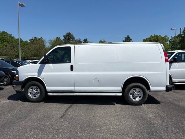Used 2024 Chevrolet Express 2500 w/ Driver Convenience Package RWD image 2