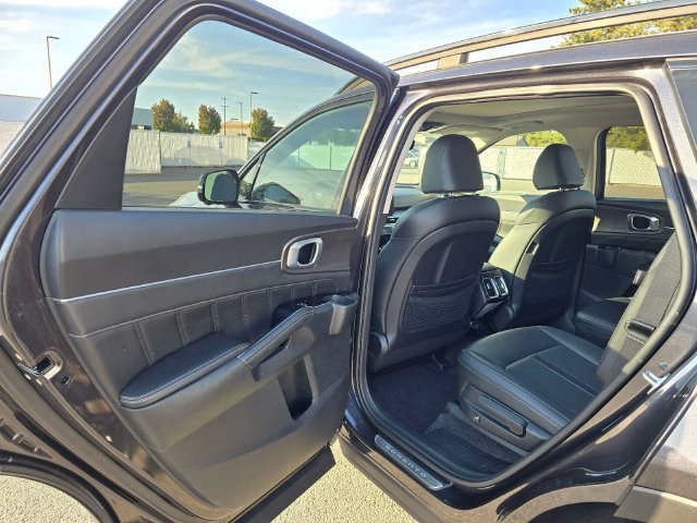 Used 2025 Kia Sorento SX AWD/4WD image 15