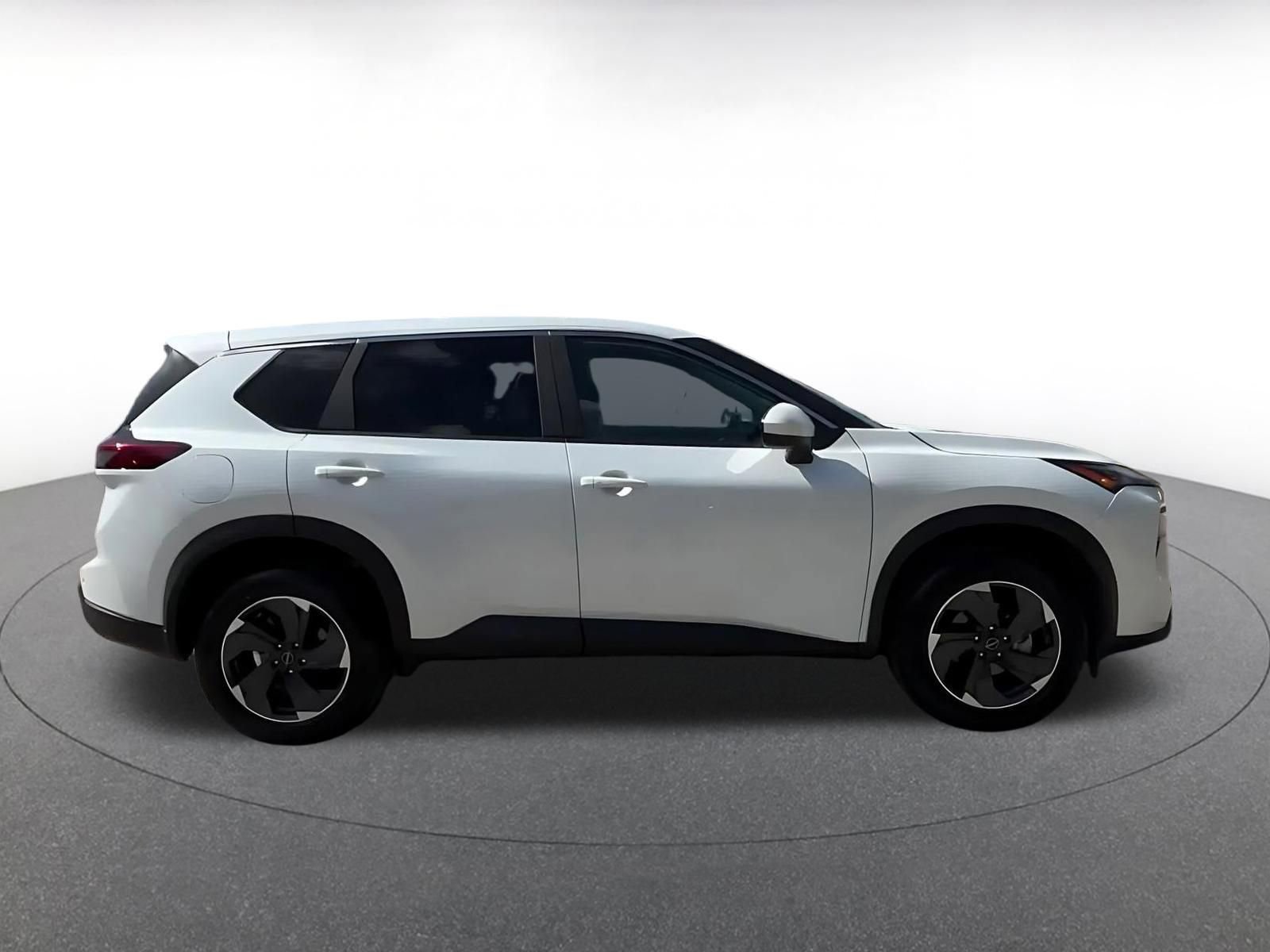 Used 2025 Nissan Rogue SV FWD image 17