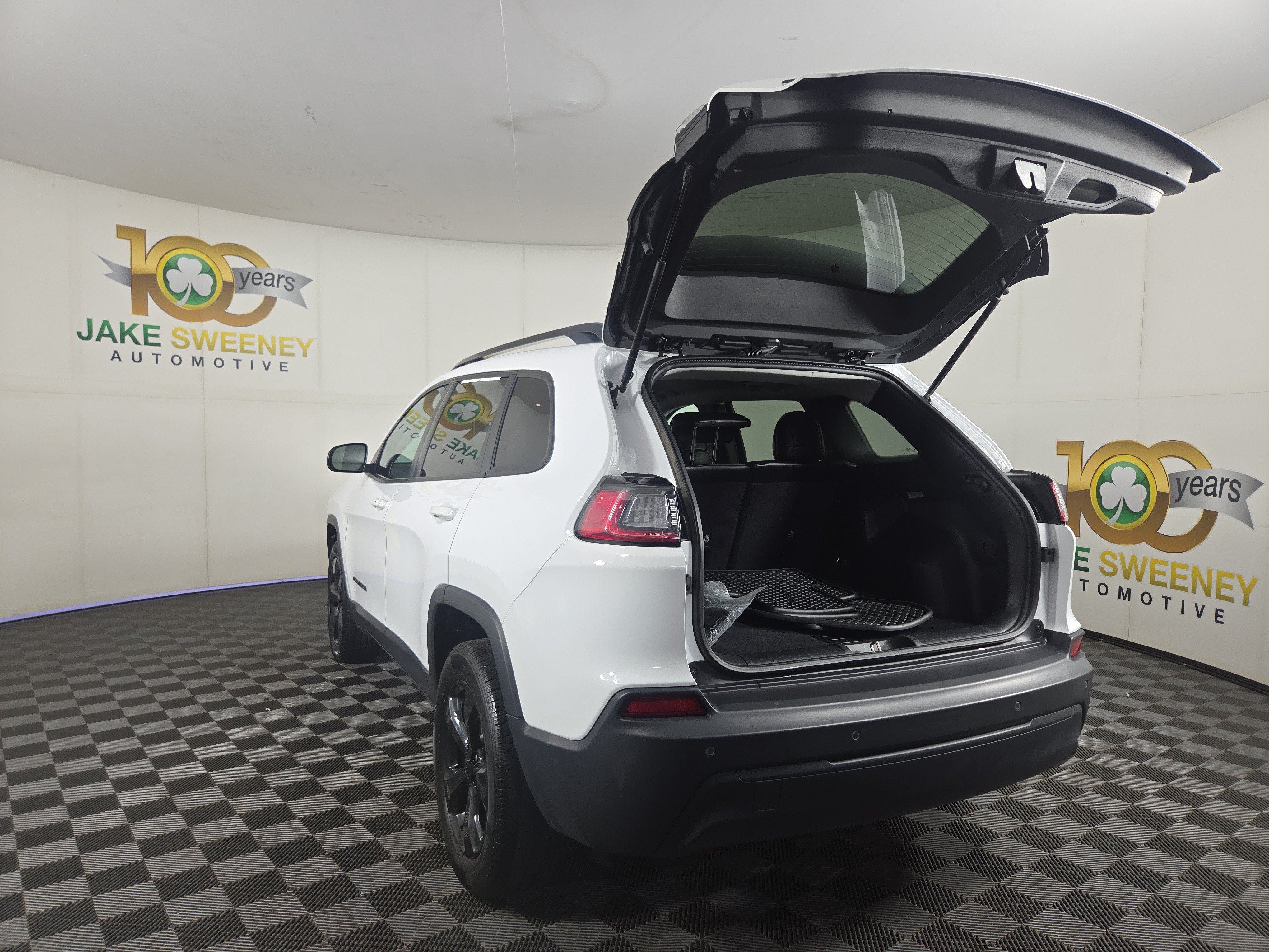 Used 2020 Jeep Cherokee Latitude Plus AWD/4WD image 30