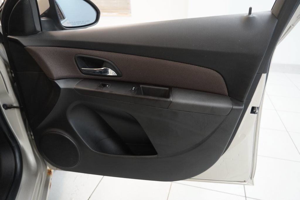 Used 2015 Chevrolet Cruze LT FWD image 31