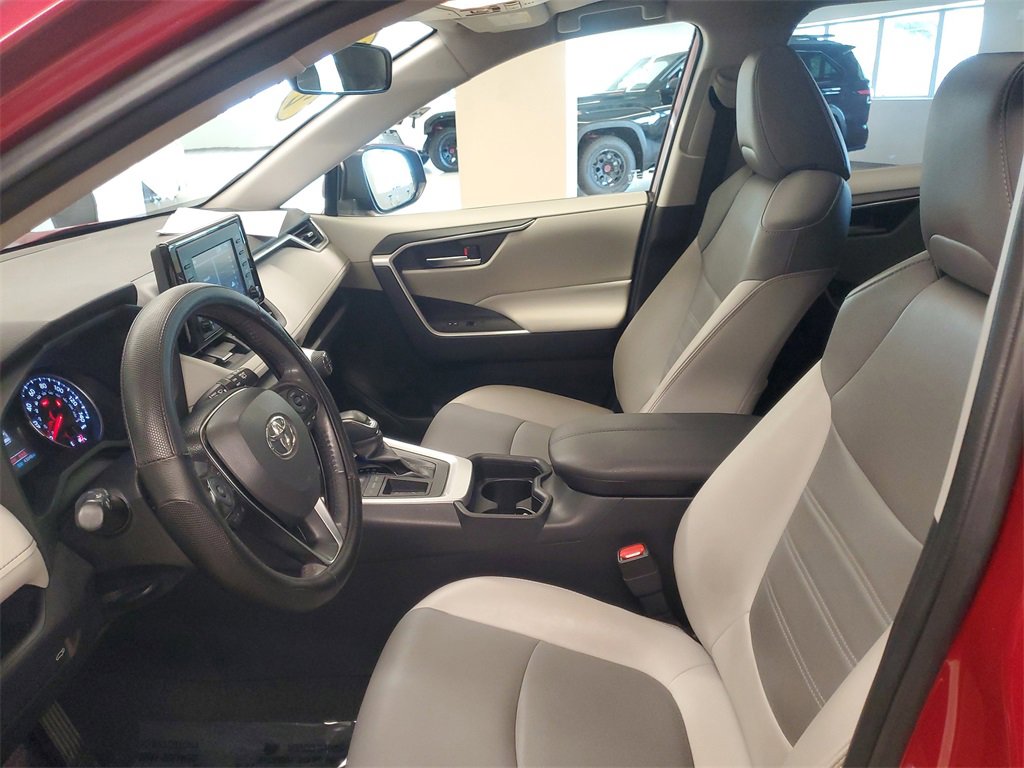 Used 2019 Toyota RAV4 XLE Premium image 15