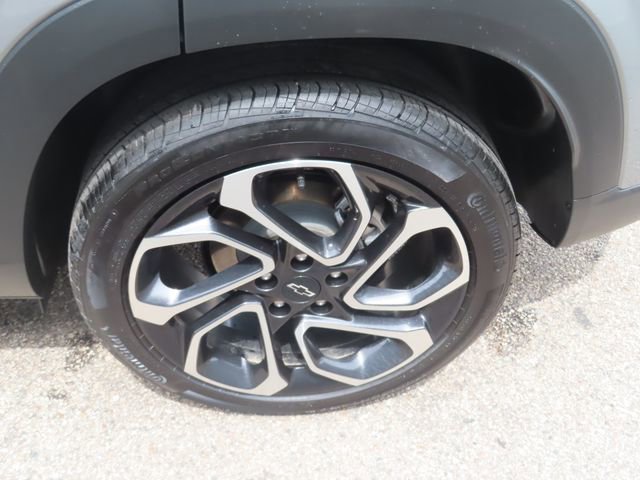 Used 2025 Chevrolet Trax RS w/ Sunroof Package FWD image 15