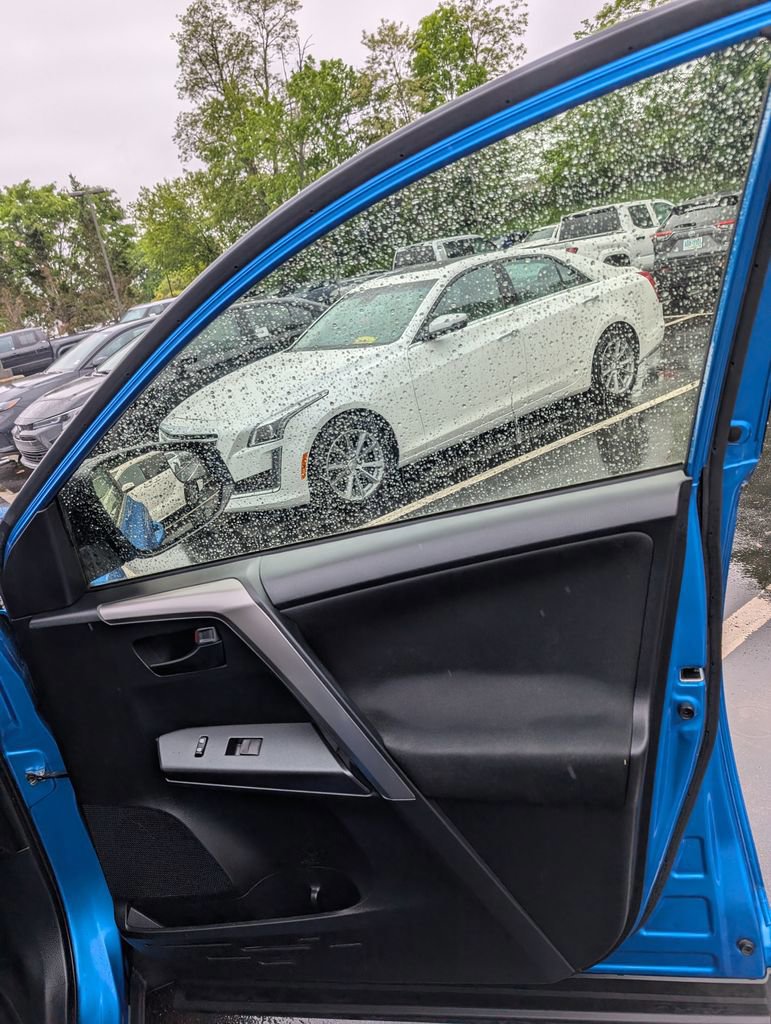 Used 2018 Toyota RAV4 LE w/ All Weather Liner Package AWD/4WD image 19