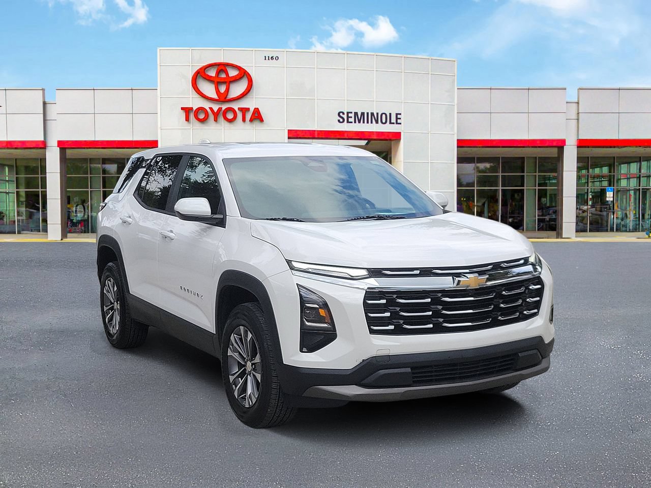 Used 2026 Chevrolet Equinox LT FWD image 2