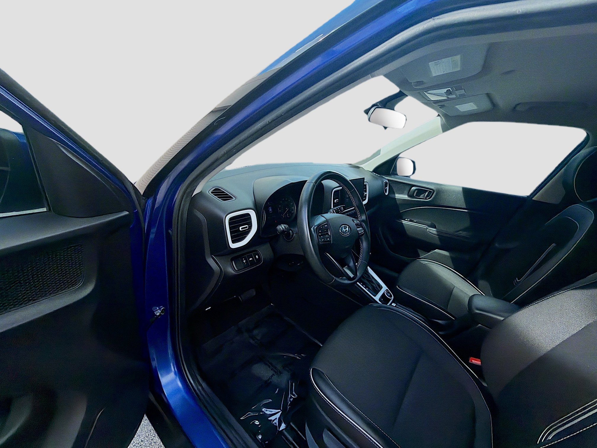 Used 2022 Hyundai Venue Limited FWD image 9