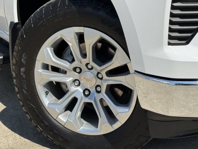 Used 2024 Chevrolet Silverado 1500 LTZ w/ LTZ Convenience Package II AWD/4WD image 33
