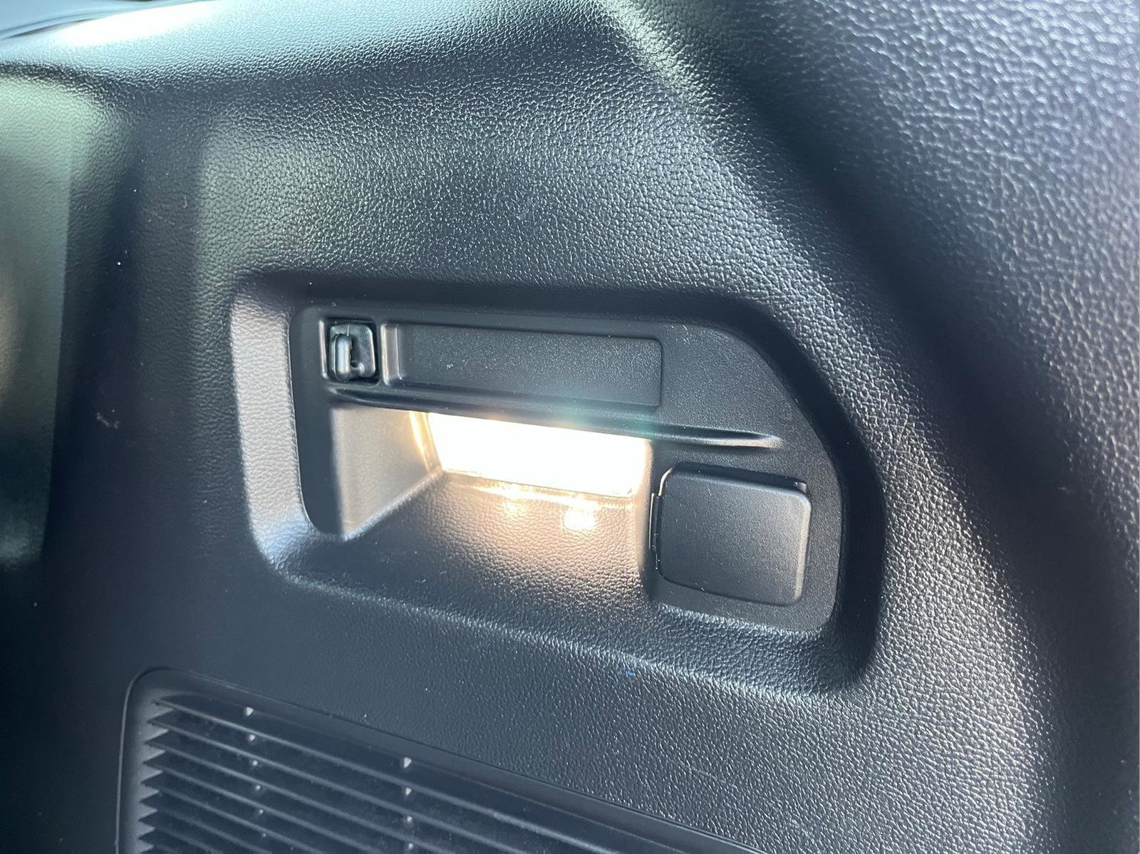 Used 2024 Ford Explorer ST-Line w/ Class IV Trailer Tow Package image 42