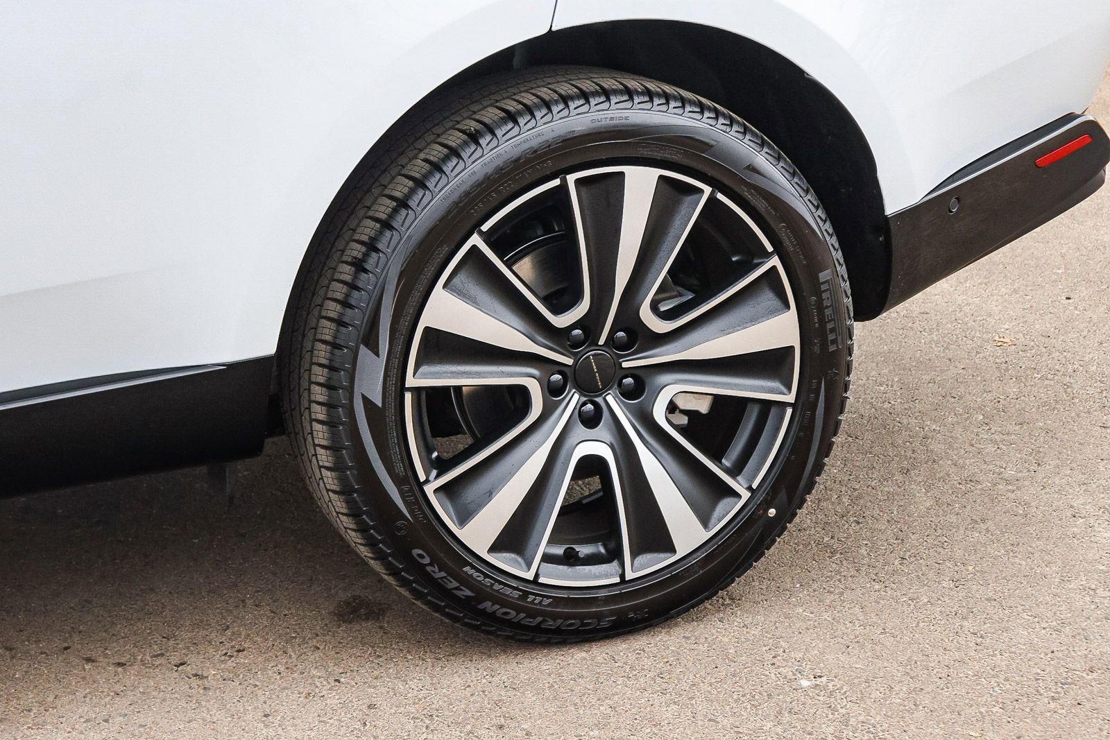 New 2026 Land Rover Range Rover SE image 10