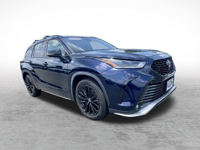 Used 2023 Toyota Highlander XSE AWD/4WD image 3