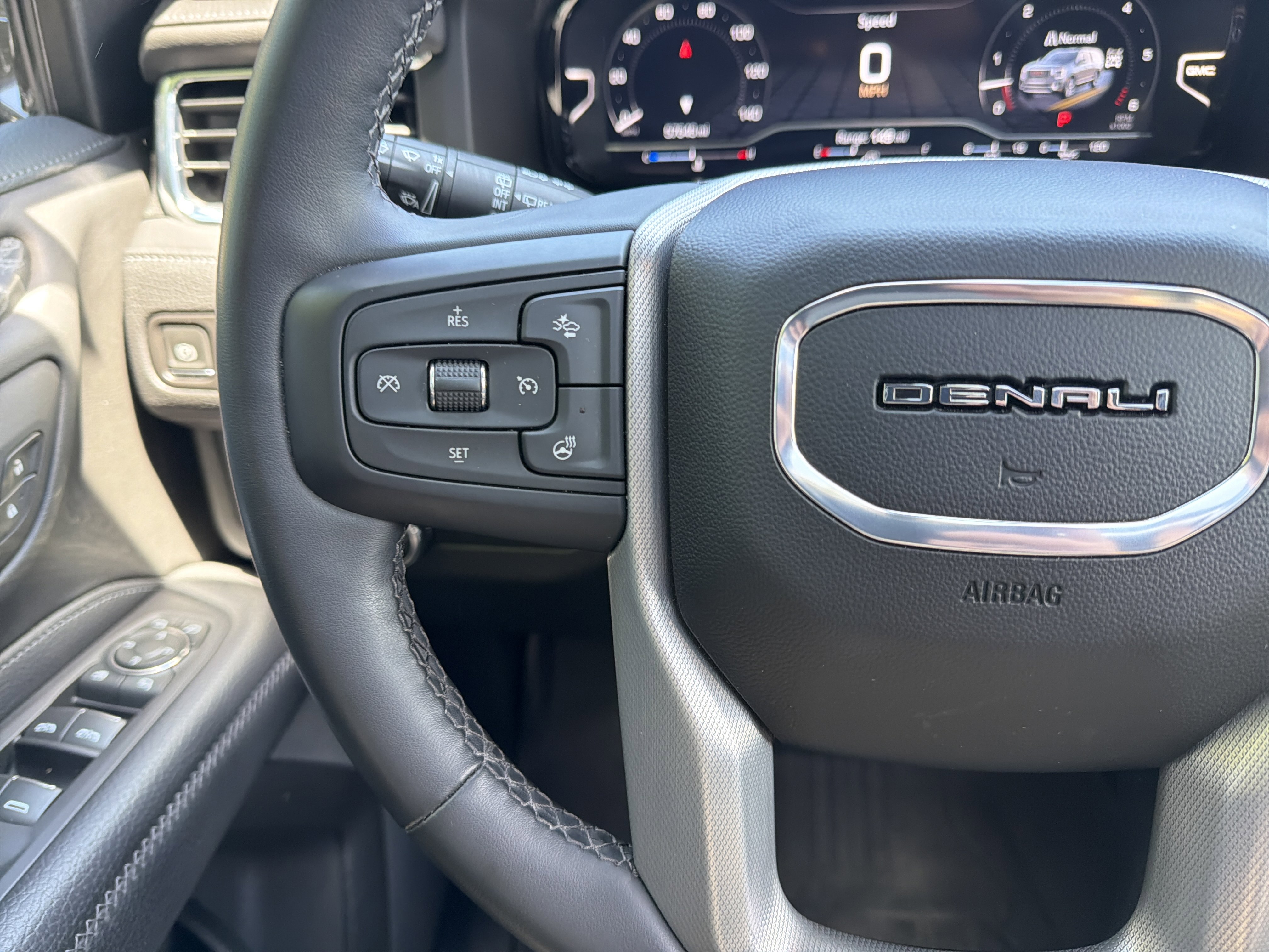Used 2023 GMC Yukon XL Denali AWD/4WD image 19