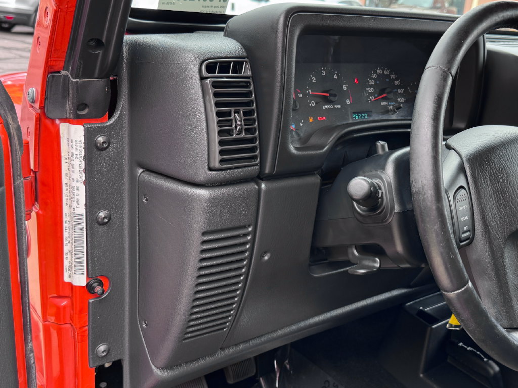 Used 2005 Jeep Wrangler Unlimited w/ Premium Audio Group AWD/4WD image 17
