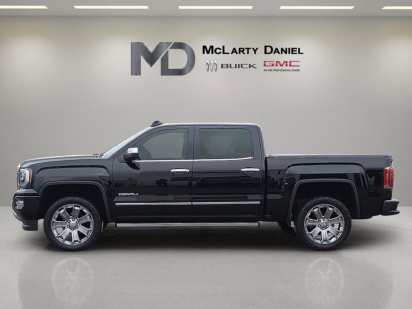Certified 2018 GMC Sierra 1500 Denali w/ Denali Ultimate Package image 3