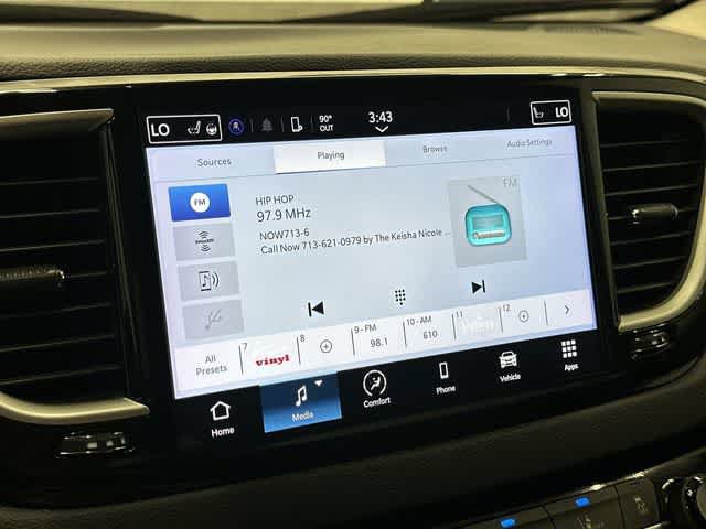 Used 2024 Chrysler Pacifica Touring-L FWD image 22