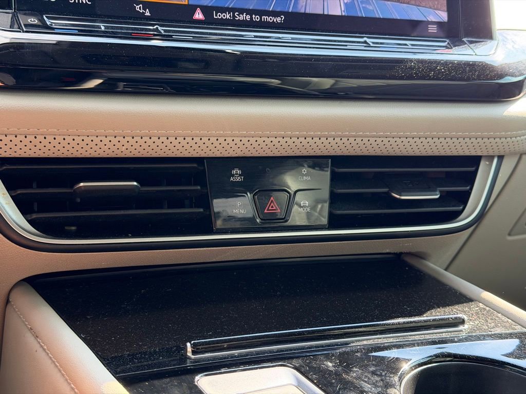 Used 2024 Volkswagen Atlas SEL Premium R-Line image 27