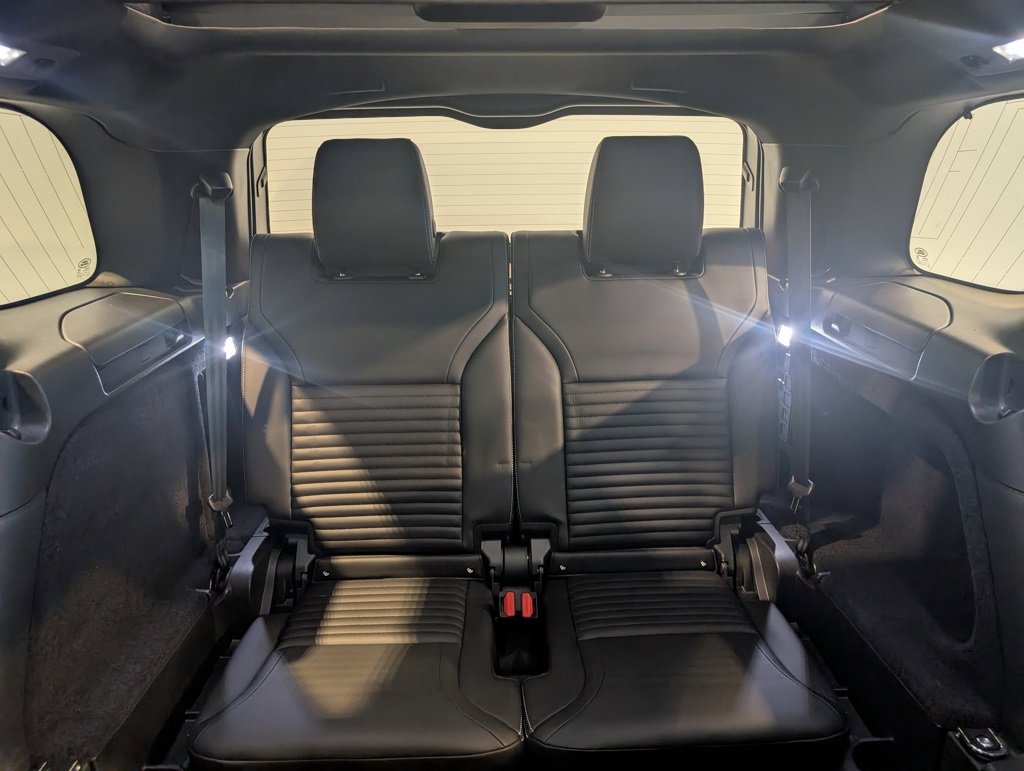 Used 2024 Land Rover Discovery Dynamic SE image 31