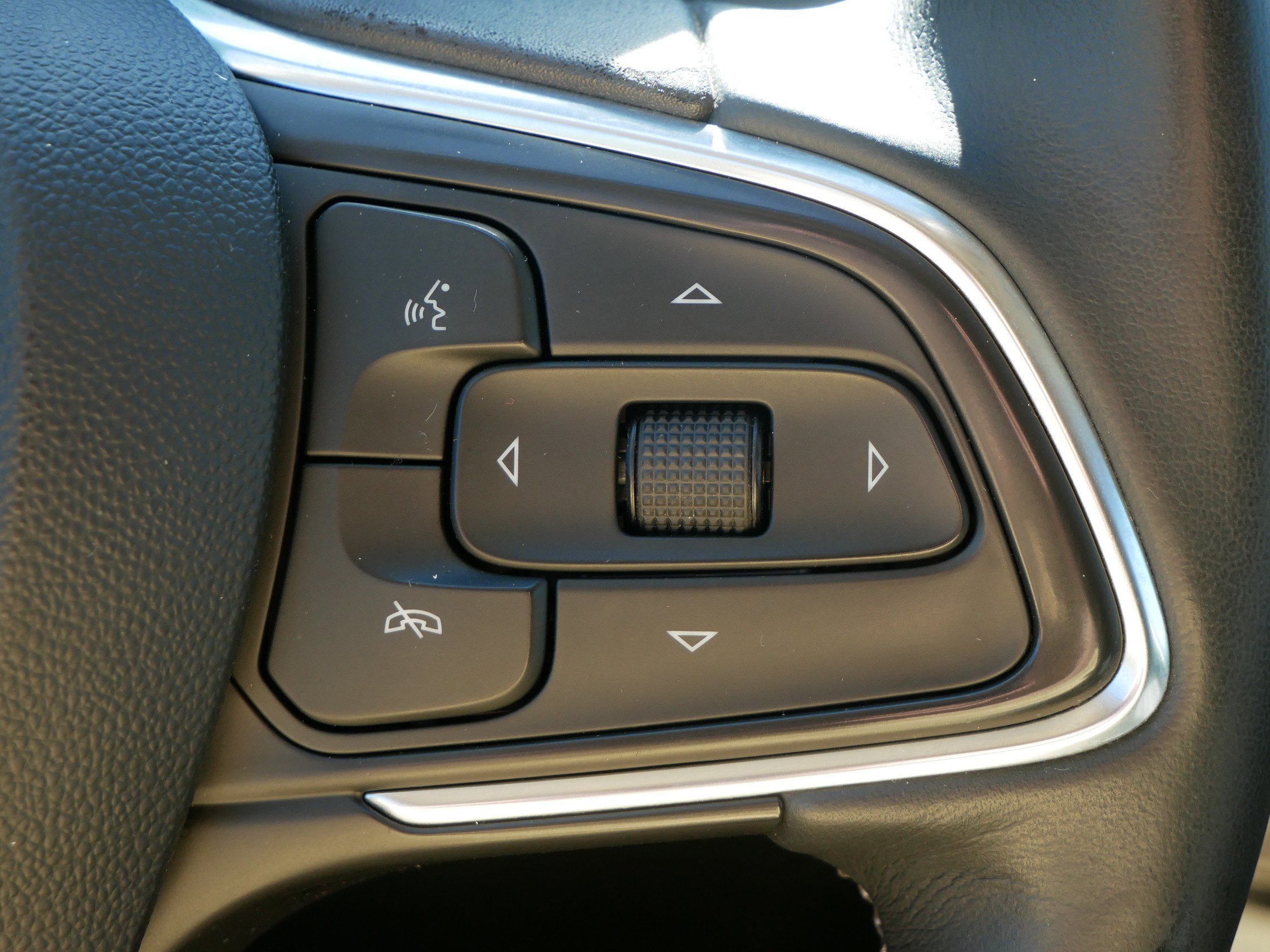 Used 2021 Buick Envision Essence w/ Technology Package I image 21