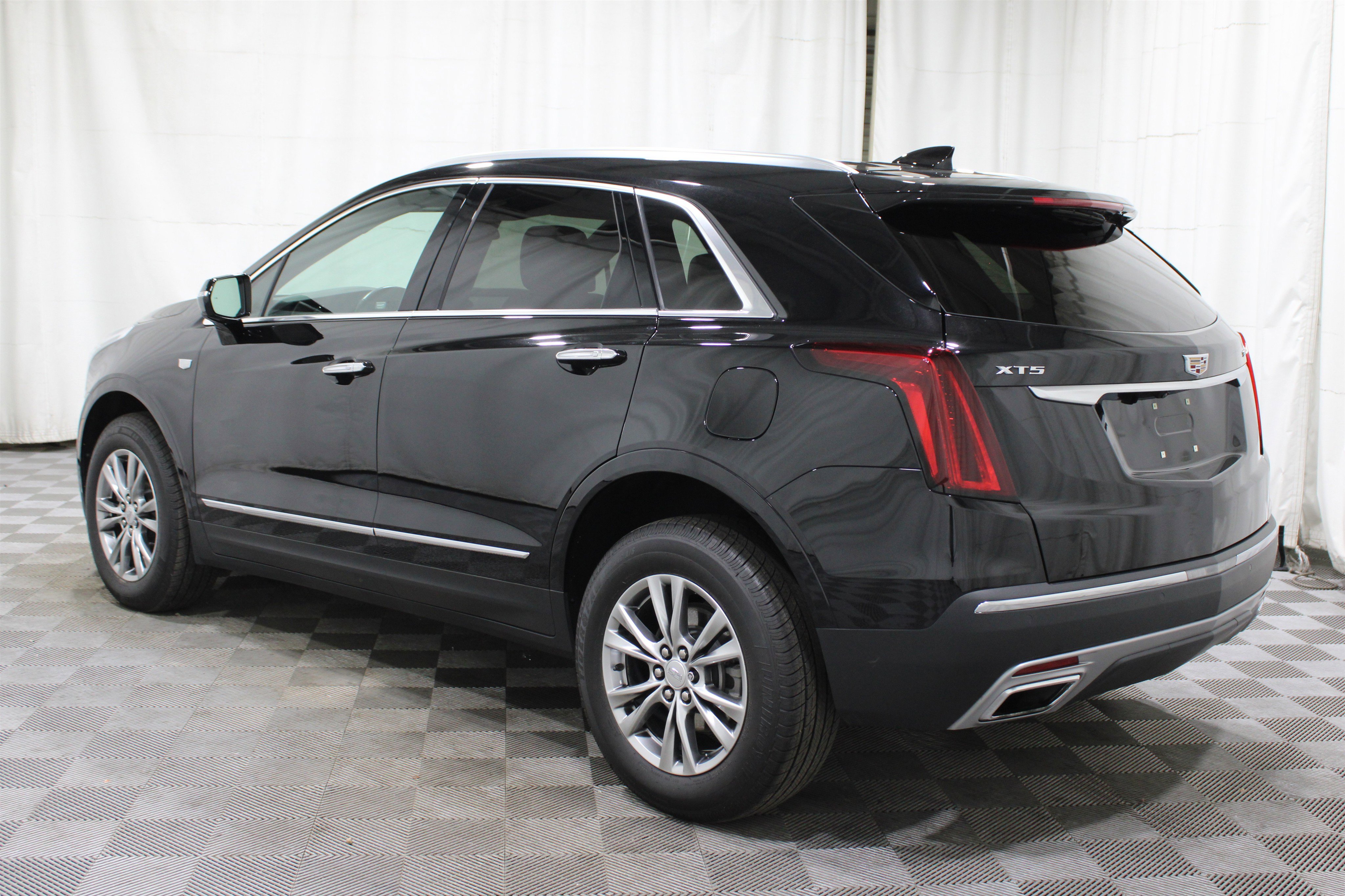 Used 2022 Cadillac XT5 Premium Luxury w/ LPO, Floor Liner Package image 34