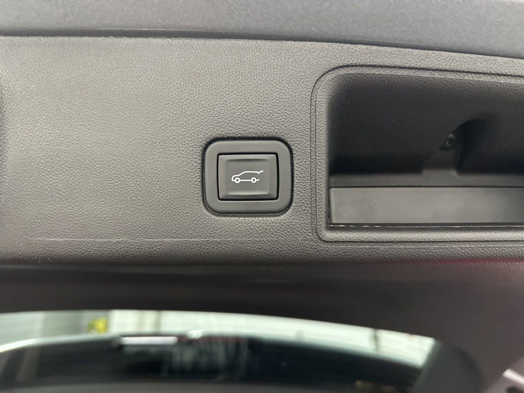 Used 2024 GMC Terrain Denali w/ Denali Premium Package AWD/4WD image 40