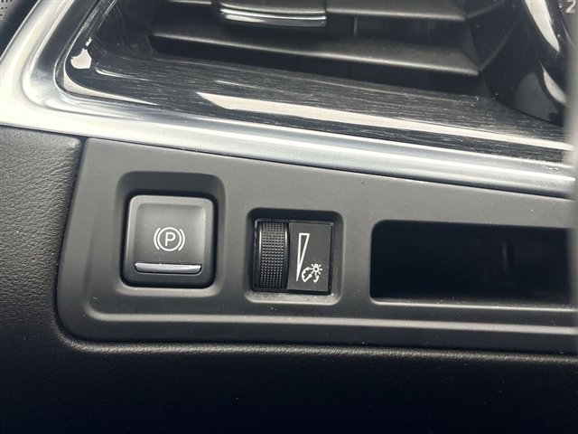 Certified 2023 Cadillac XT5 Premium Luxury image 18