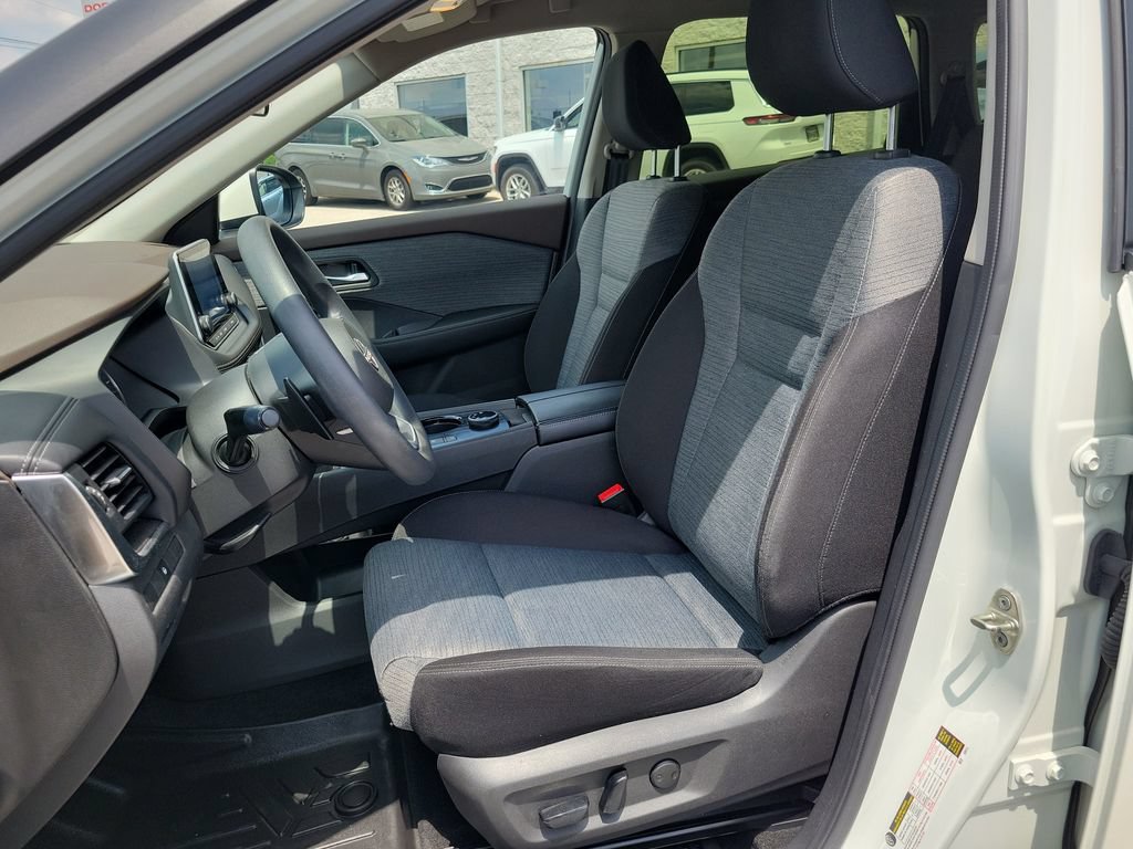 Used 2023 Nissan Rogue SV AWD/4WD image 15