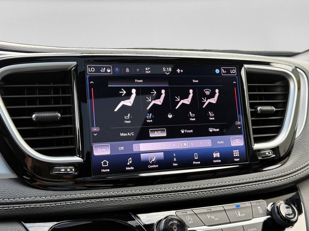 Certified 2025 Chrysler Pacifica Limited FWD image 19