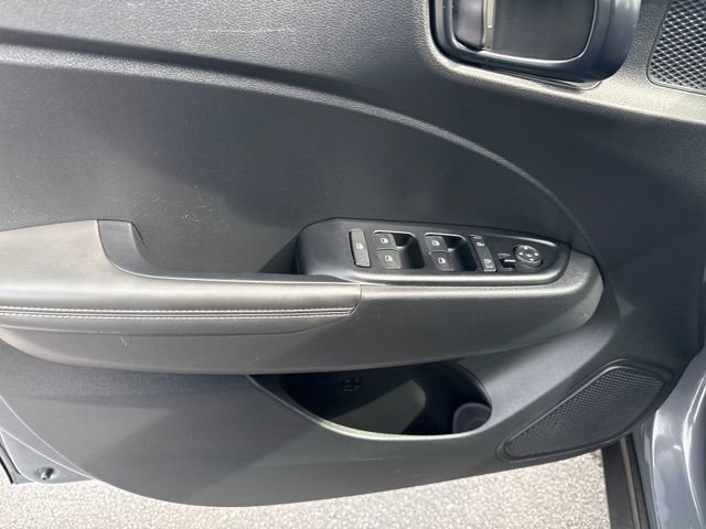 Certified 2025 Hyundai Venue Limited FWD image 9
