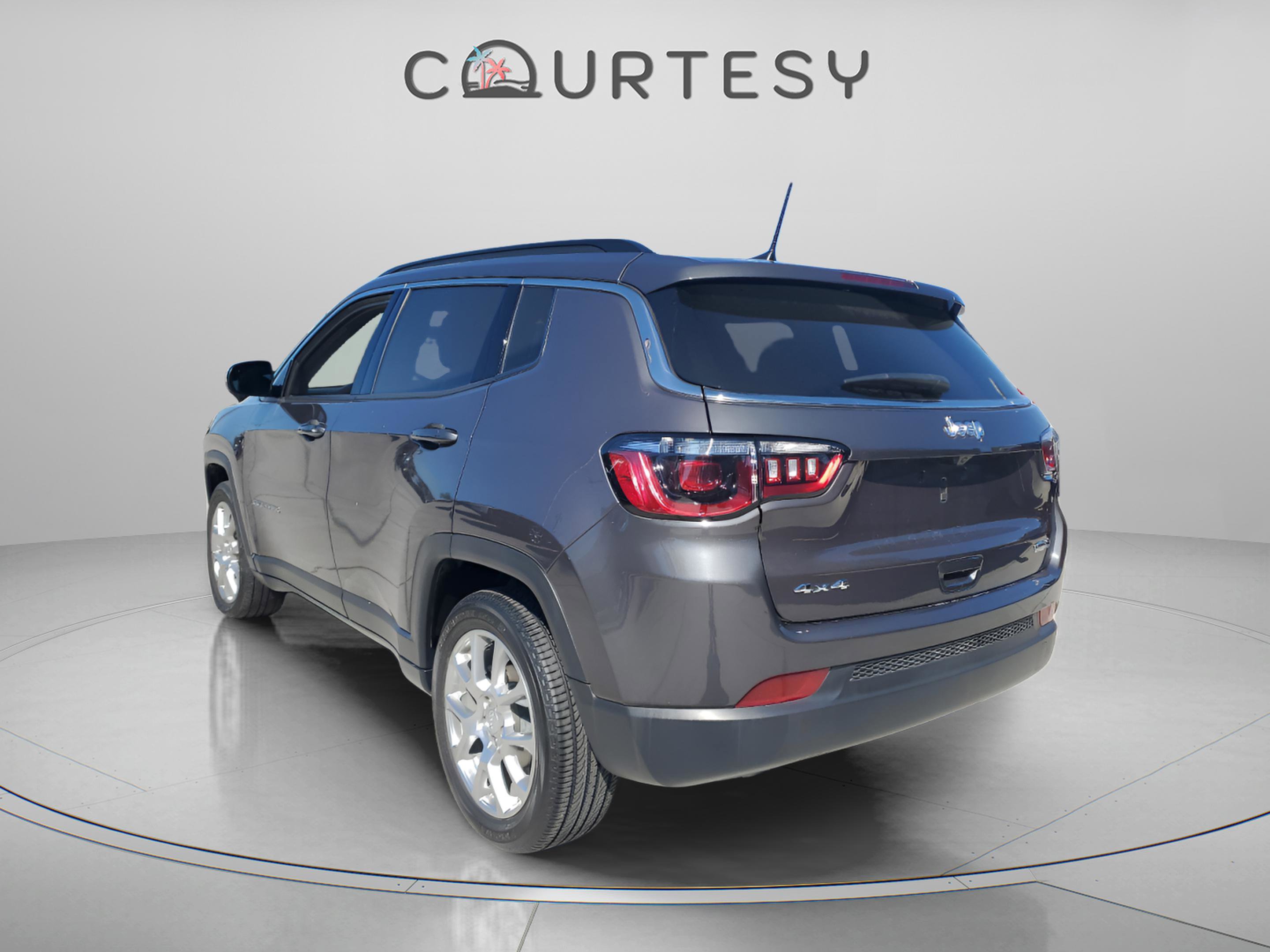 Certified 2024 Jeep Compass Latitude image 3