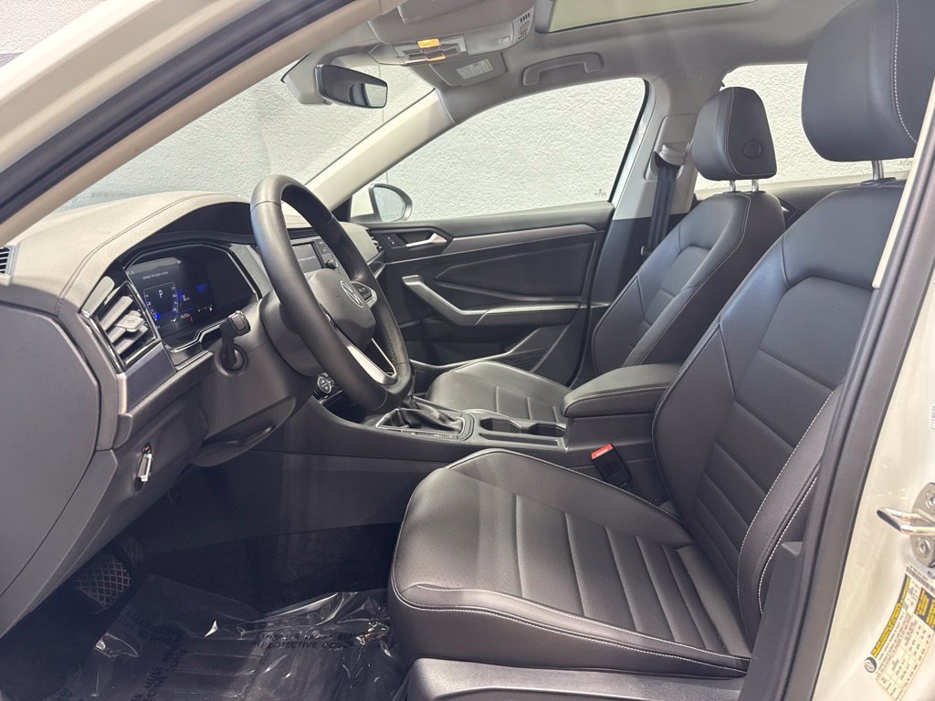 Used 2023 Volkswagen Jetta SE w/ Panoramic Sunroof Package FWD image 11