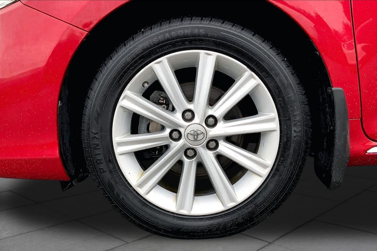 Used 2013 Toyota Camry XLE w/ Convenience Pkg FWD image 11