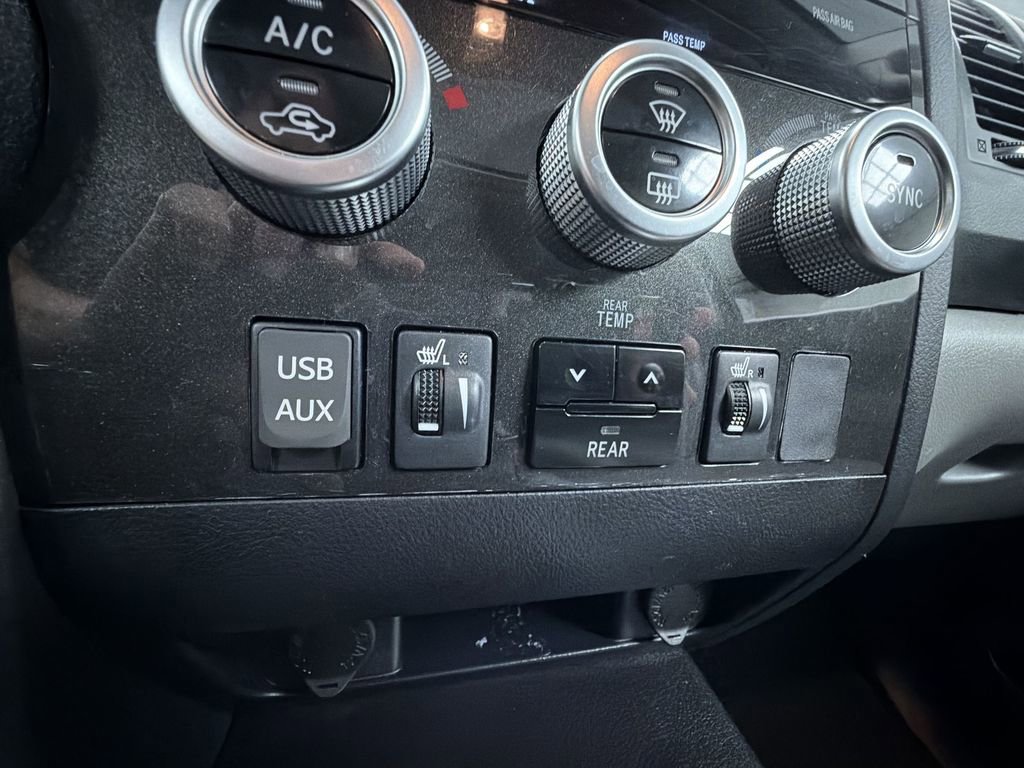 Used 2018 Toyota Sequoia Limited w/ Safety & Convenience Package AWD/4WD image 25