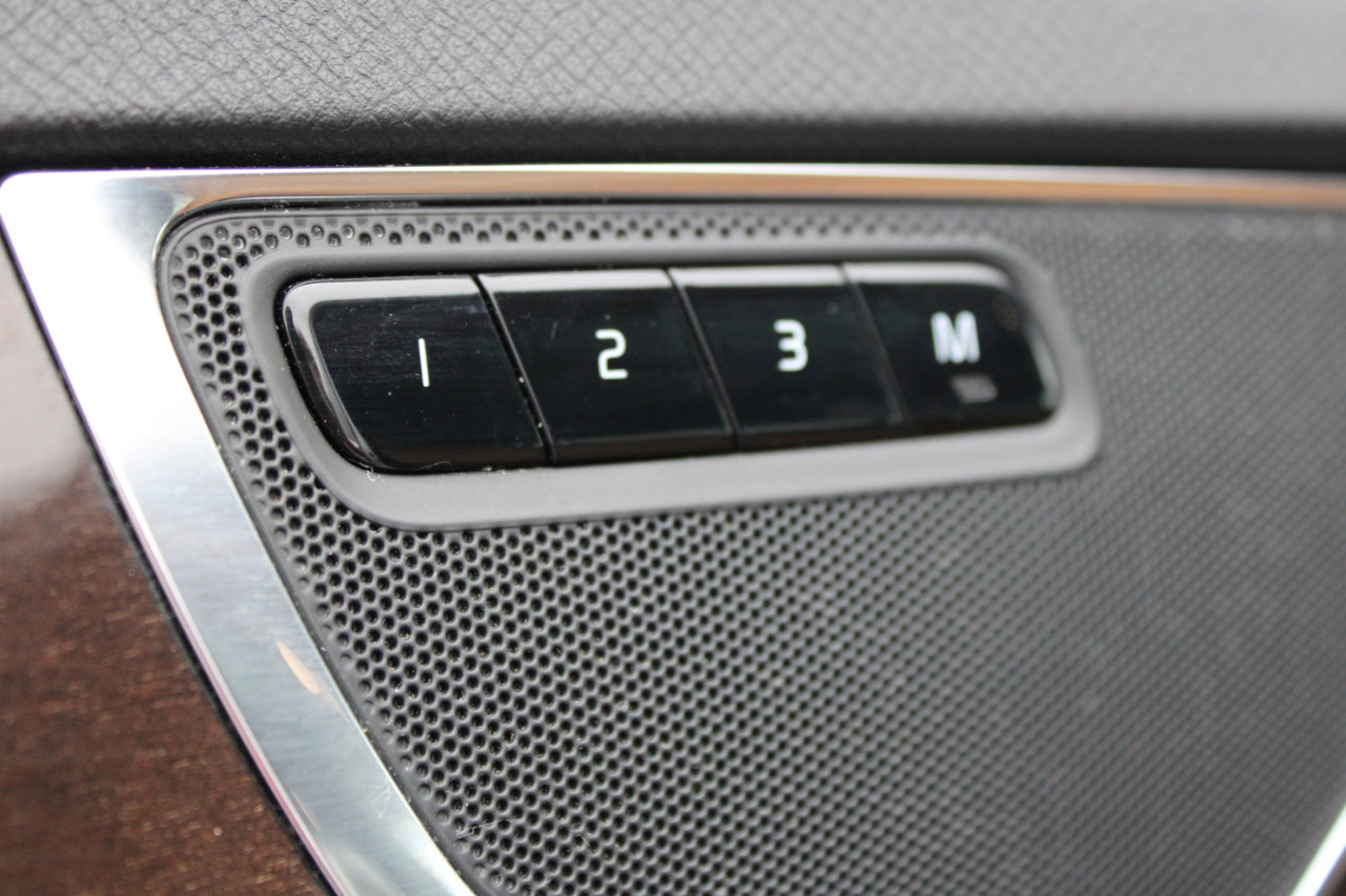 Used 2016 Volvo XC90 T6 Momentum w/ Momentum Plus Package image 17