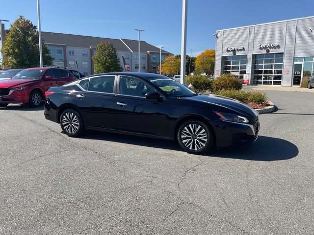 Used 2024 Nissan Altima 2.5 SV FWD image 3