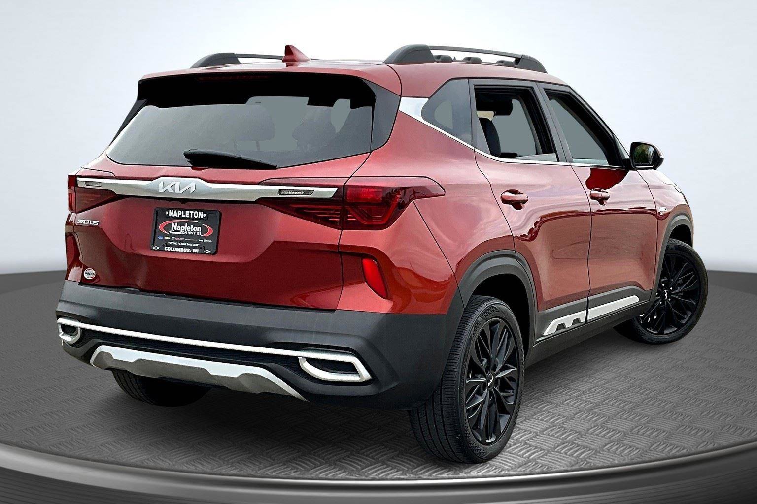 Used 2023 Kia Seltos Nightfall Edition image 2