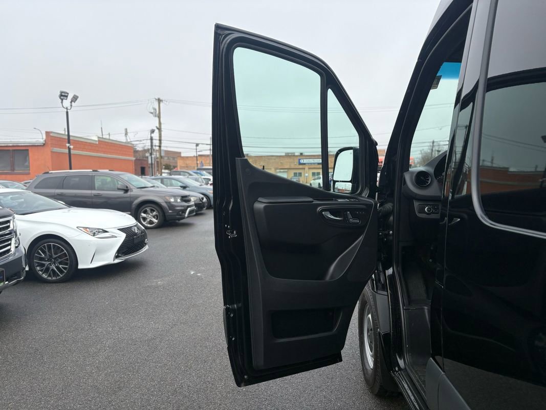 Used 2021 Mercedes-Benz Sprinter 2500 w/ Comfort Plus Package image 38