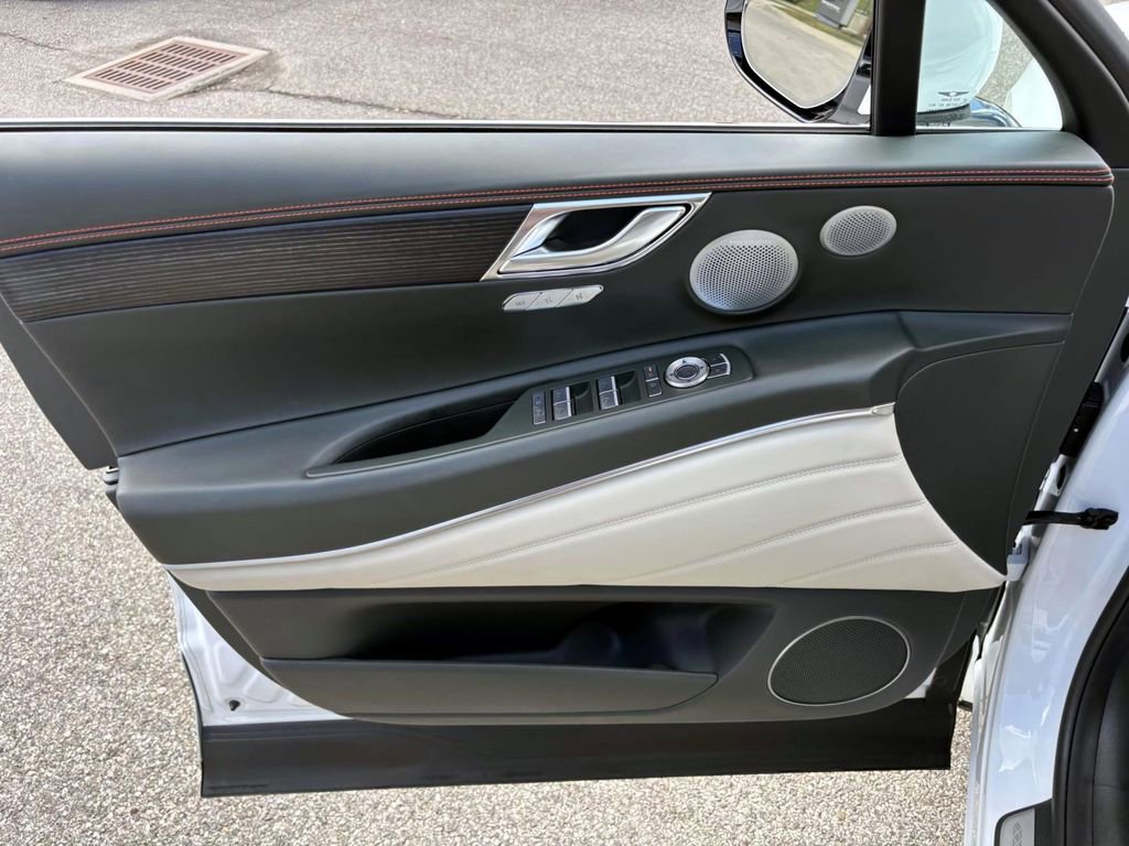 Used 2025 Genesis GV80 3.5T image 11