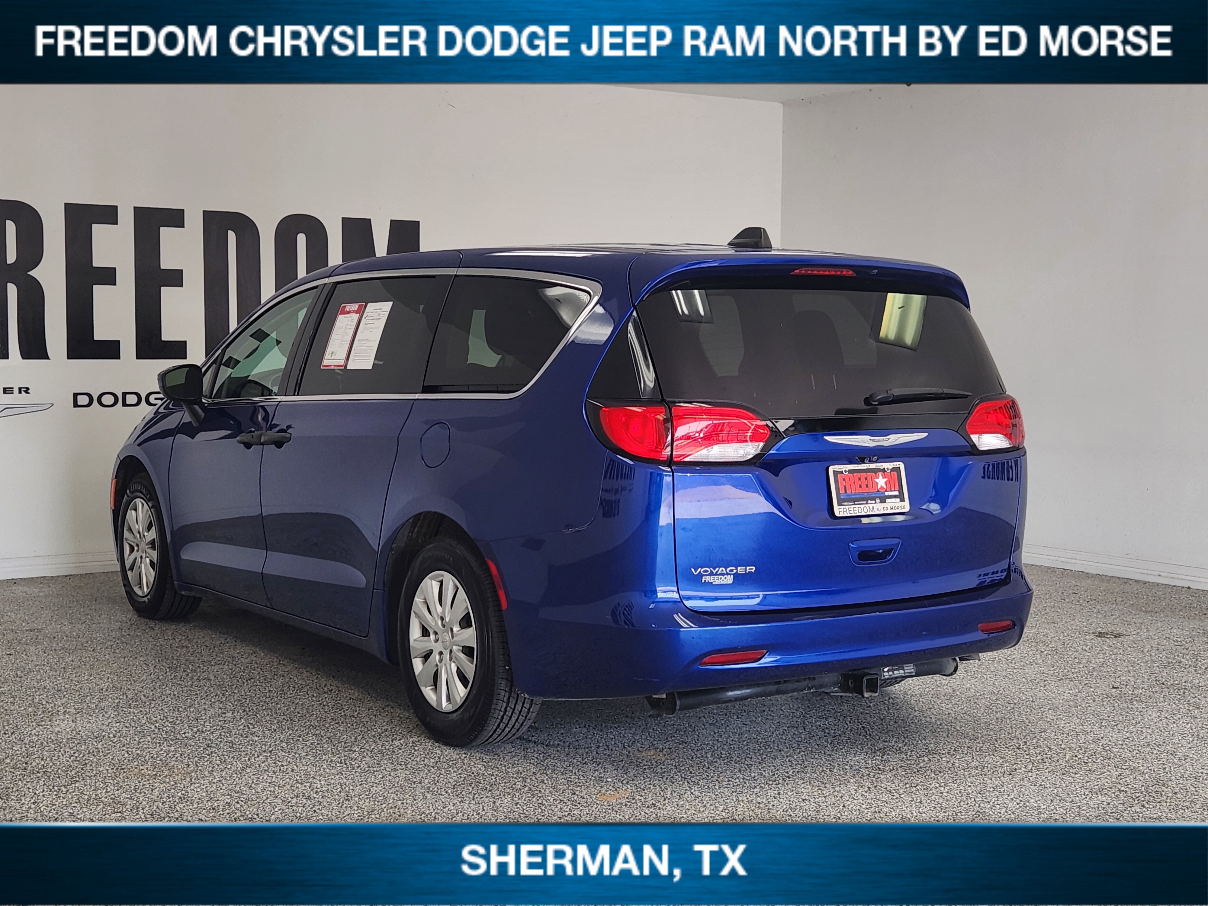 Used 2021 Chrysler Voyager L FWD image 3